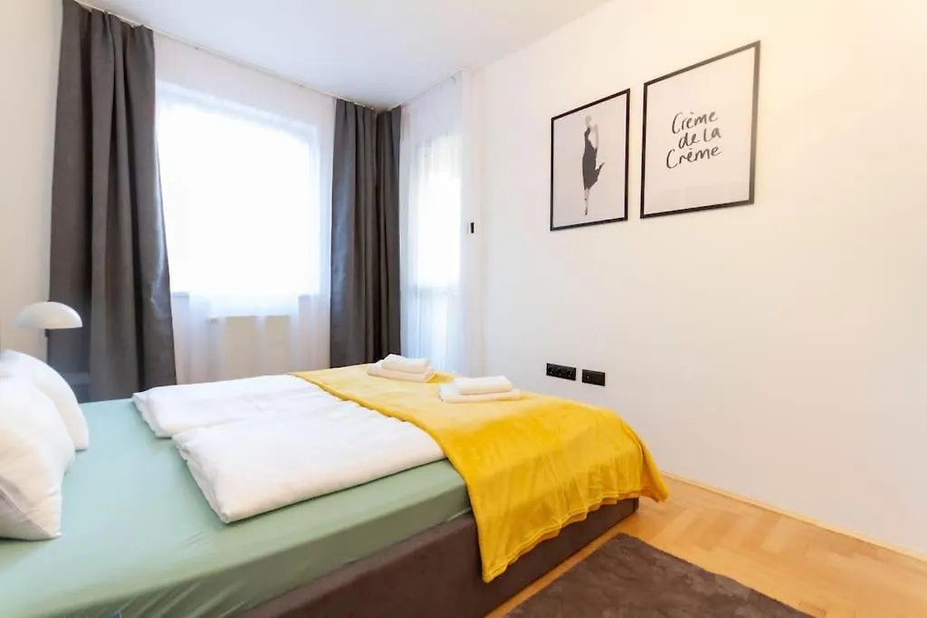 Gozsdu White Raven 3 - Terrace And Free Underground Parking Apartment Budapest