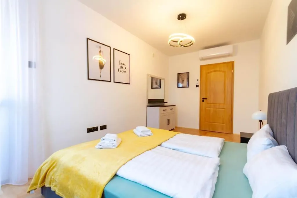 Gozsdu White Raven 3 - Terrace And Free Underground Parking Apartment Budapest Hungary