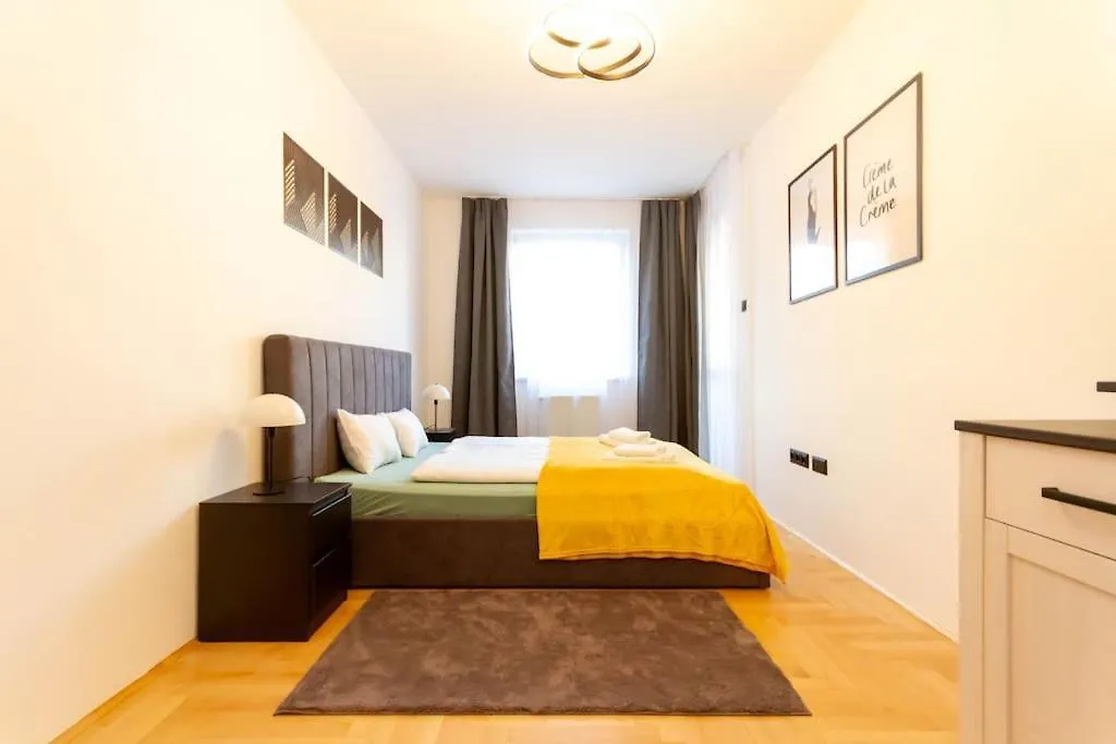 Gozsdu White Raven 3 - Terrace And Free Underground Parking Apartment Budapest