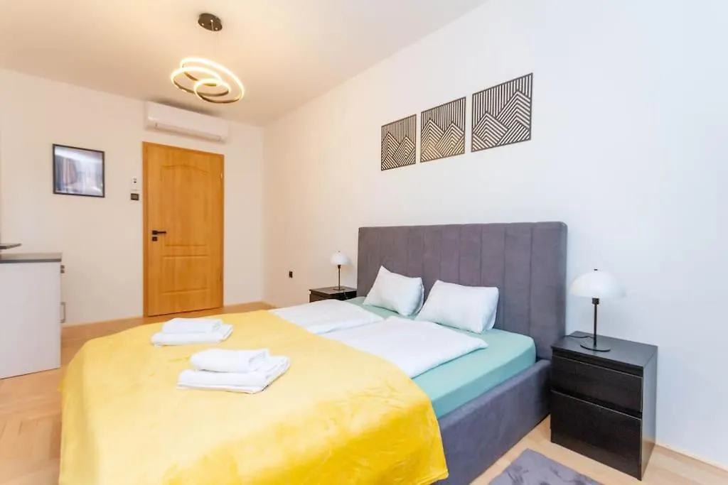 Gozsdu White Raven 3 - Terrace And Free Underground Parking Apartment Budapest Hungary